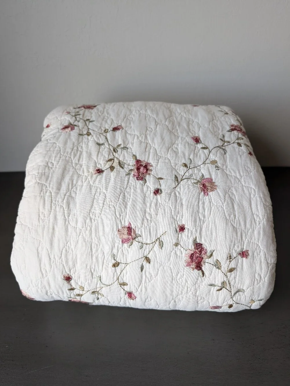Better Homes & Gardens Cream Beige Quilted Bedspread Scalloped Edge Size 92